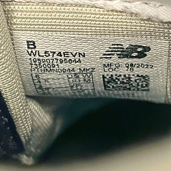 New Balance 574 Core Pack Womens 6 Navy WL 574EVN Athletic Sneakers - Picture 9 of 9